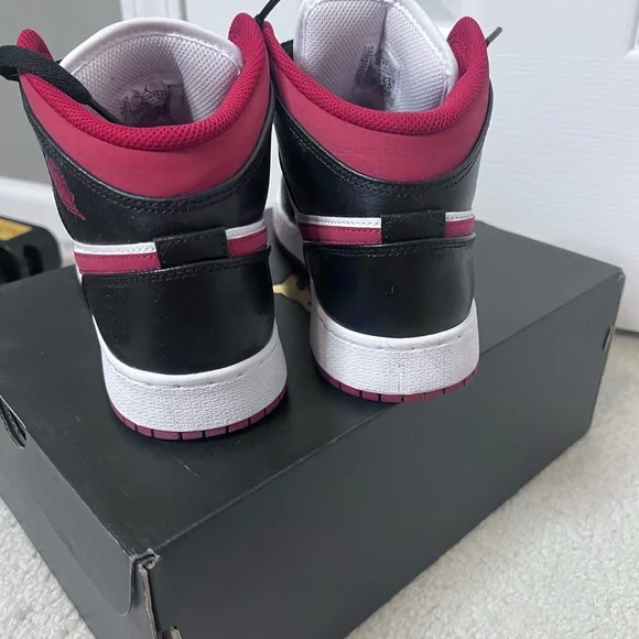 Air Jordan 1 Mid GS – White/Gym Red-Black (Size W8.5) - Picture 5 of 8